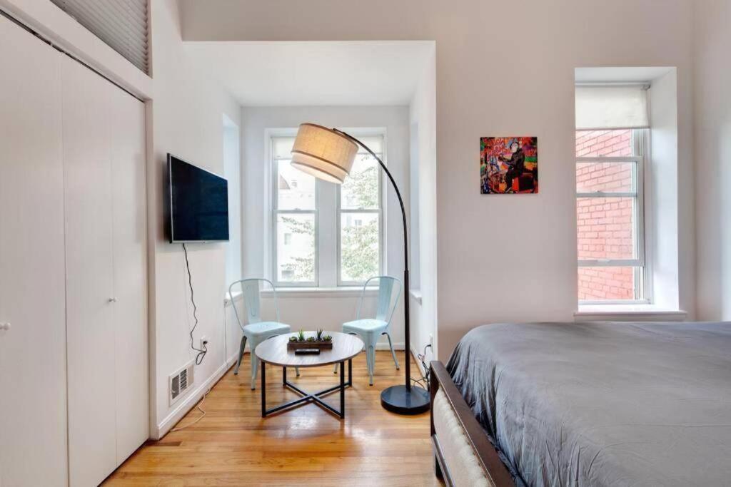 The London Flat Capital Hill Apartment Washington